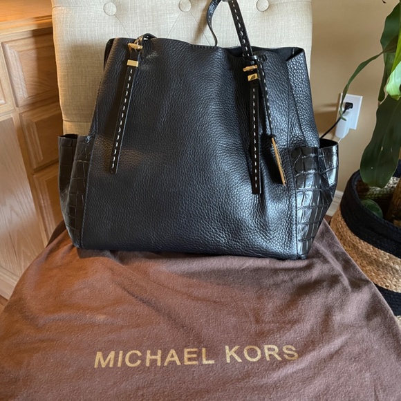 Michael Kors Collection carry-all tote - Picture 2 of 9